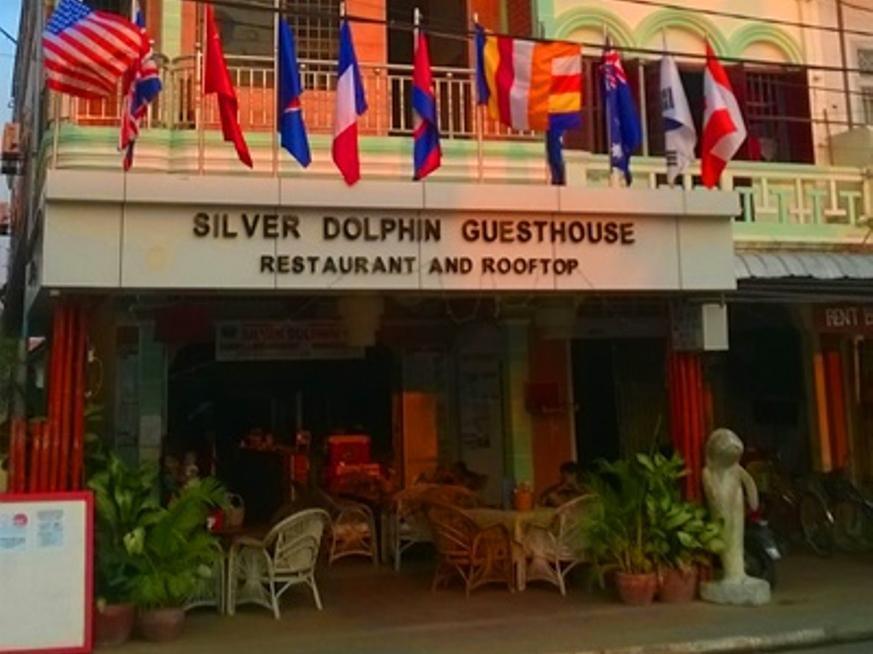 Silver Dolphin Guesthouse & Restaurant 크라티에 외부 사진